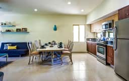 Private Rooftop Penthouse w/ Jacuzzi & Concierge - Image 2