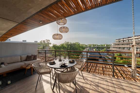 Premium Condo with 2 Pools, Full Gym & Sun Decks - Image 1