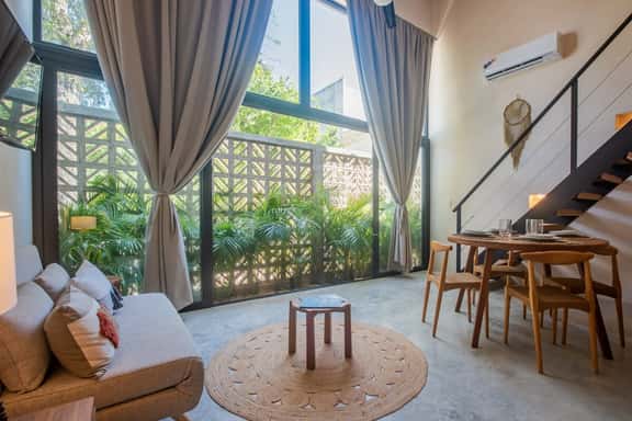 Bright & Sunny 2BR Loft w/ Roof Pool in Downtown - Image 1