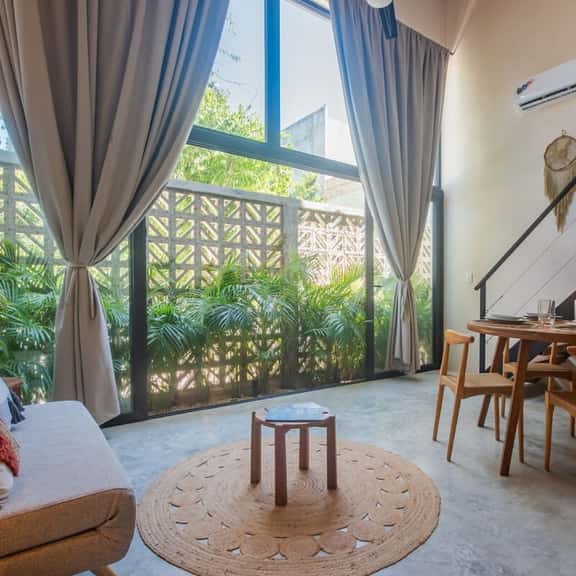 Bright & Sunny 2BR Loft w/ Roof Pool in Downtown - Image 1