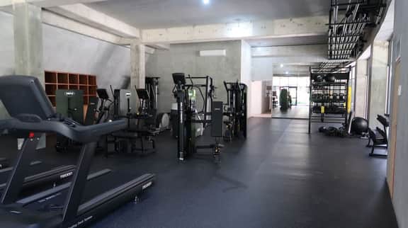 Premium Condo with 2 Pools, Full Gym & Sun Decks - Image 5
