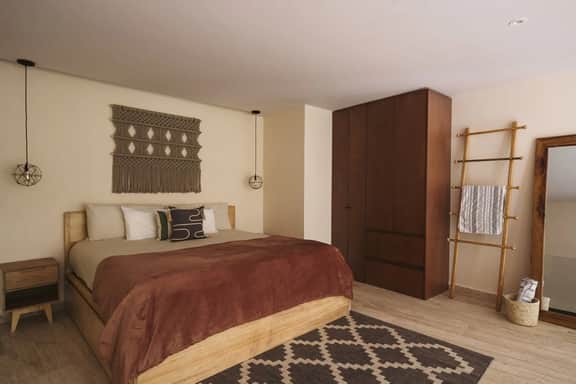 Luxury Loft w/ Pool, Gym & Rooftop Panoramic Views - Image 3