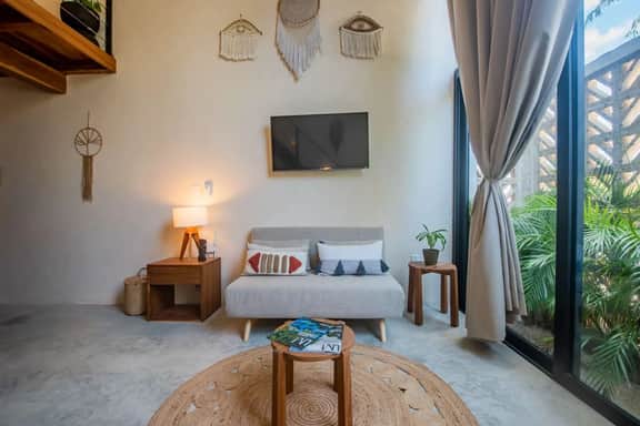 Bright & Sunny 2BR Loft w/ Roof Pool in Downtown - Image 2